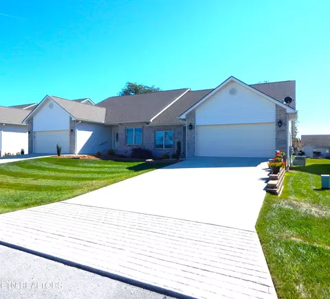 348 Woodgate Dr, Crossville, TN 38571