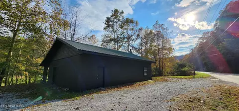 1555 Stinking Creek Rd, La Follette, TN 37766