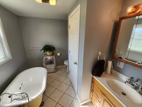1830 Giles Hollow Rd, Rose Hill, VA 24281 photo 16