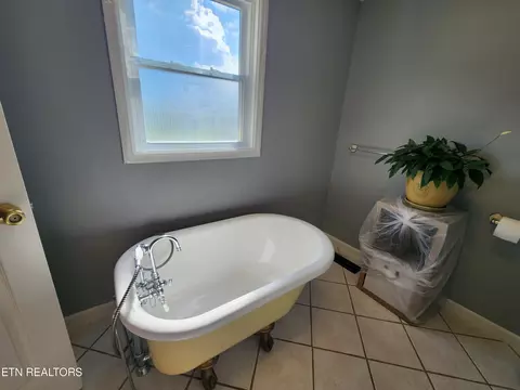 1830 Giles Hollow Rd, Rose Hill, VA 24281 photo 17