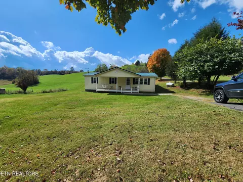 1830 Giles Hollow Rd, Rose Hill, VA 24281 photo 3
