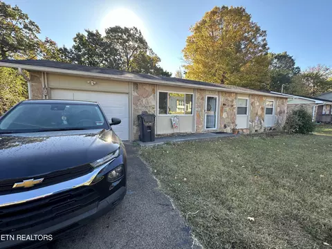 6508 NW Trousdale Rd, Knoxville, TN 37921