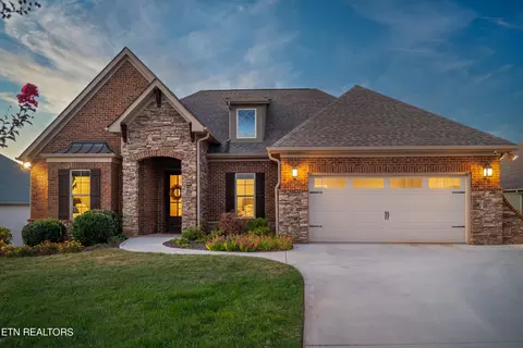 205 Hummingbird Dr, Vonore, TN 37885