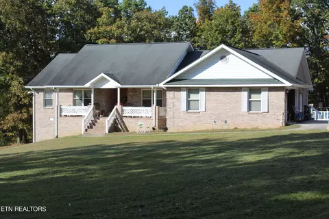 421 Forest Dr, Crossville, TN 38555