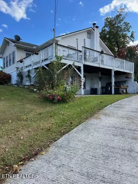 182 Majors Ln, La Follette, TN 37766