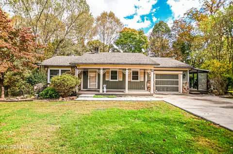 670 Twin Hills Ln, Jacksboro, TN 37757