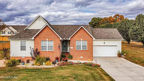 140 Magnolia Ln, Jacksboro, TN 37757