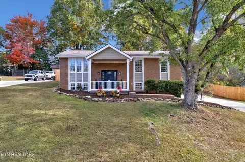 7519 S Whispering Oak Cir, Powell, TN 37849