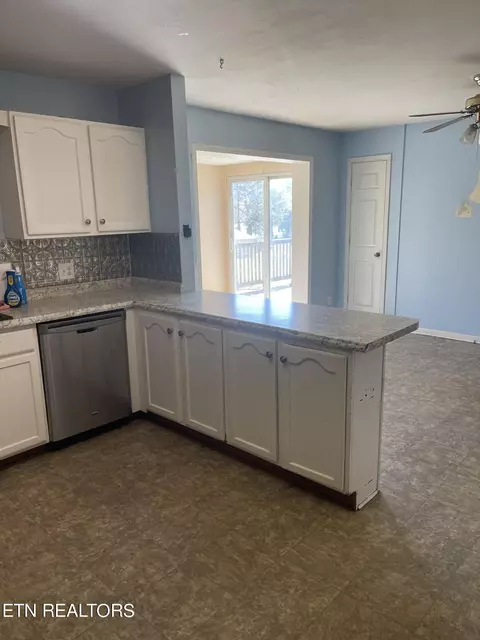 352 Mountain Rd, Clinton, TN 37716 photo 8