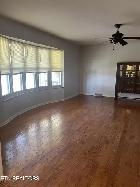 352 Mountain Rd, Clinton, TN 37716 photo 5
