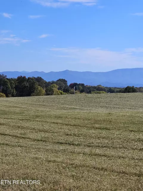 109 Golf View Blvd, Dandridge, TN 37725