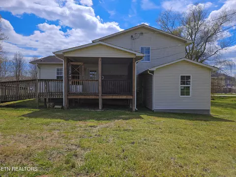 724 W 3rd Ave, Oneida, TN 37841 photo 17