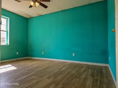 724 W 3rd Ave, Oneida, TN 37841 photo 14