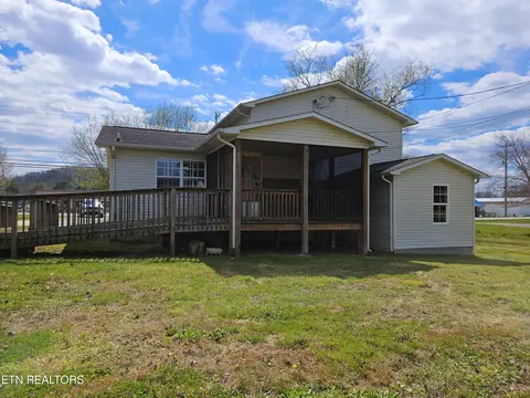 724 W 3rd Ave, Oneida, TN 37841 photo 16