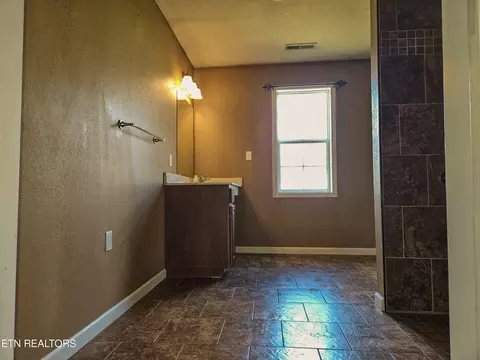 724 W 3rd Ave, Oneida, TN 37841 photo 21