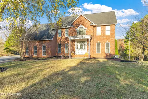 16 Radcliff Ter, Oak Ridge, TN 37830