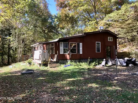 1789 Bloom Dr, Newport, TN 37821