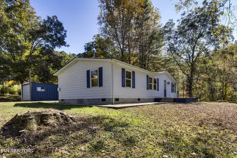 705 Lakefront St, Athens, TN 37303