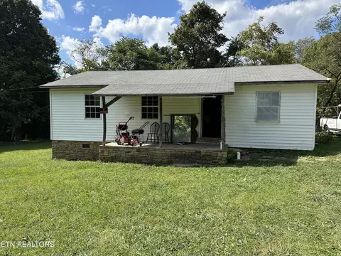 245 Elizabeth St, Crab Orchard, TN 37723