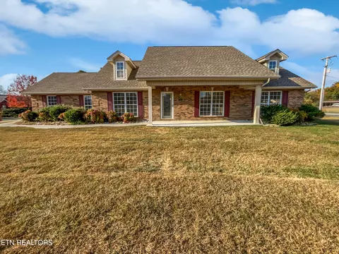171 Willingham Dr, Lenoir City, TN 37771