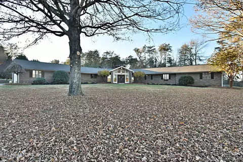 1105 N East End Rd, Strawberry Plains, TN 37871