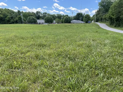 N Crabtree St, Jamestown, TN 38556