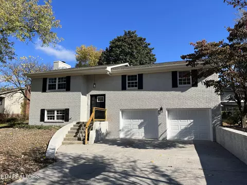 726 Chester Cir, Maryville, TN 37804