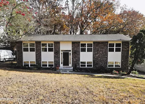 8922 Moneymaker Dr, Knoxville, TN 37923