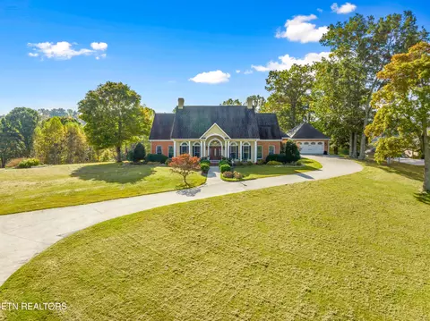 334 Gail Ln, Jacksboro, TN 37757