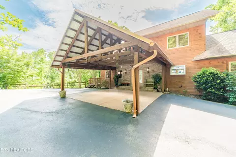 5055 Riversong Way, Sevierville, TN 37876