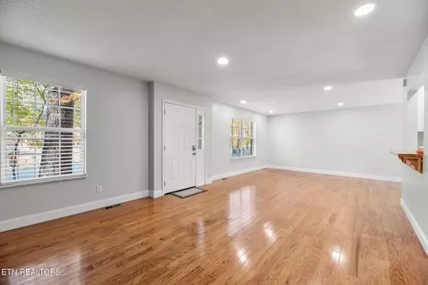 701 Sharp St, Clinton, TN 37716 photo 5
