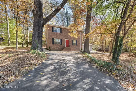 701 Sharp St, Clinton, TN 37716 photo 2