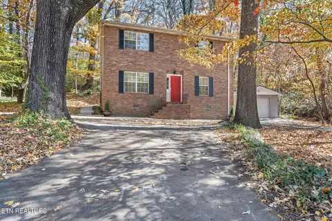 701 Sharp St, Clinton, TN 37716