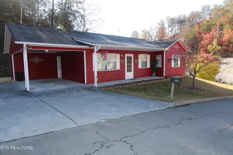 806 Union Crest Ct, Sevierville, TN 37876