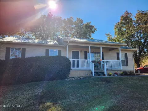 8854 Old Midway Rd, Lenoir City, TN 37772