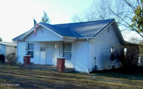 916 Central Ave, Athens, TN 37303