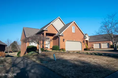 220 Savannah Park Dr, Maryville, TN 37803
