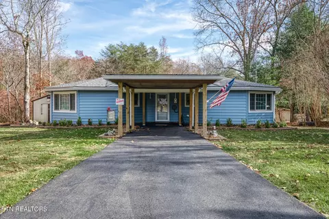 1522 E Cherokee Rd, Crossville, TN 38572