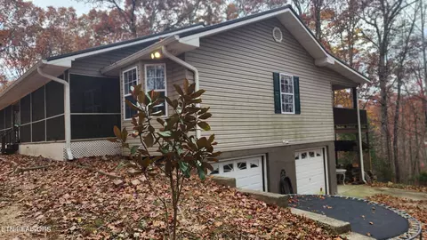 220 Walker Rd, Sharps Chapel, TN 37866