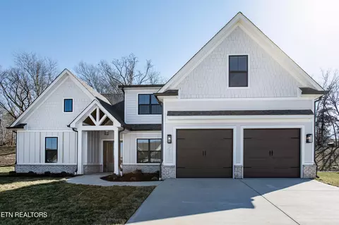227 Clover Cir, Lenoir City, TN 37772