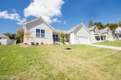 8133 Chapel Hill Ln, Knoxville, TN 37938