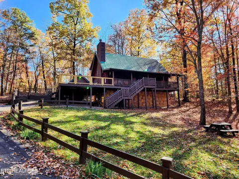 1024 Elm Cir, Sevierville, TN 37876
