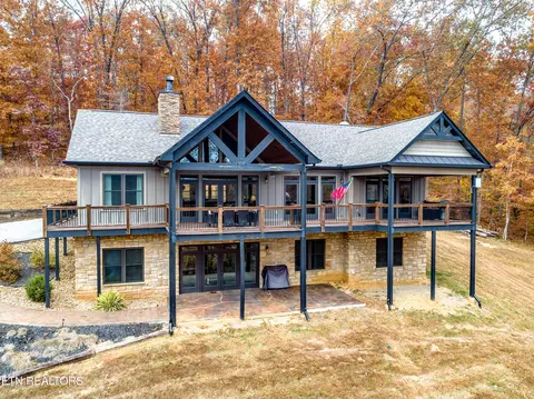 1300 Oren White Rd, Lenoir City, TN 37771