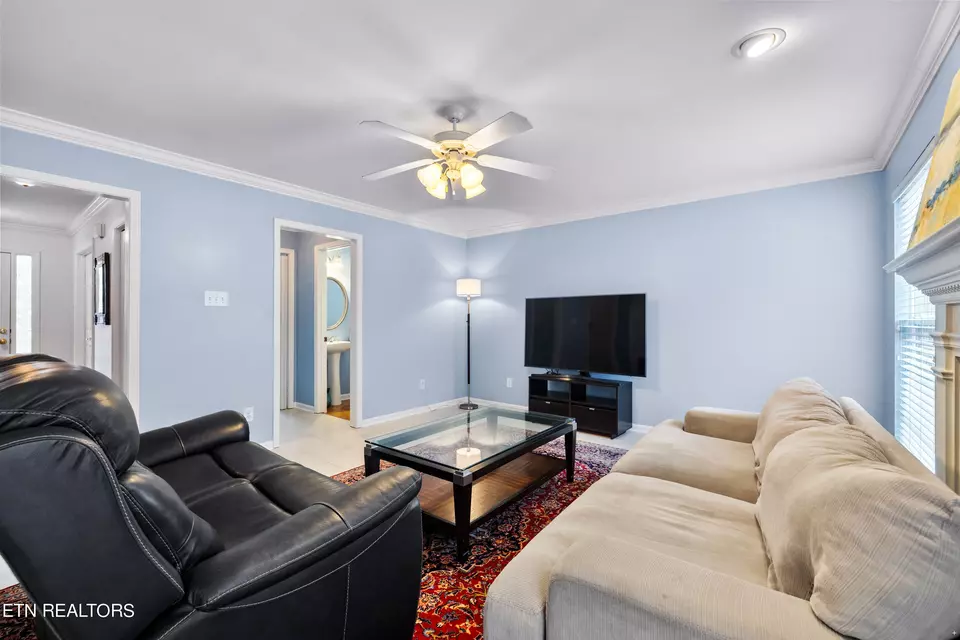 9543 Hickory Knoll Ln, Knoxville, TN 37931 29 Photos Movoto