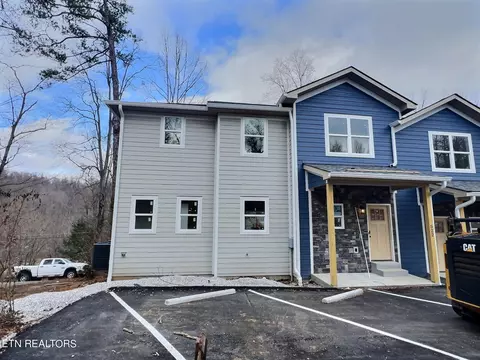 lindsay mill circle, Rocky Top, TN 37769