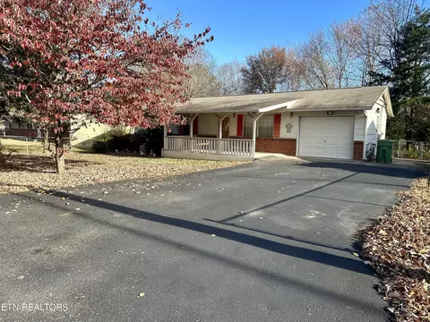 7204 Meadowbrook Cir, Knoxville, TN 37918