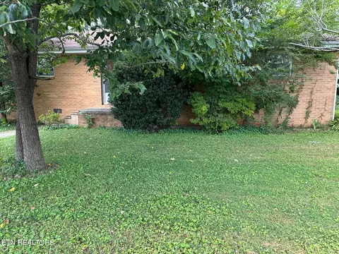 701 N Chamberlain Ave, Rockwood, TN 37854