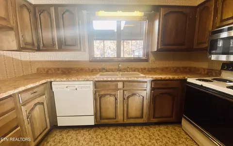 7932 Castlecomb Rd, Powell, TN 37849 photo 12