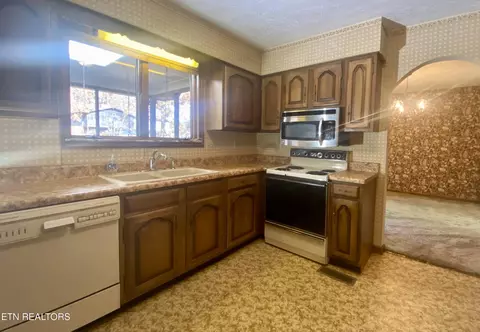 7932 Castlecomb Rd, Powell, TN 37849 photo 11