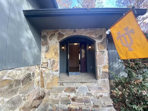 7932 Castlecomb Rd, Powell, TN 37849 photo 3